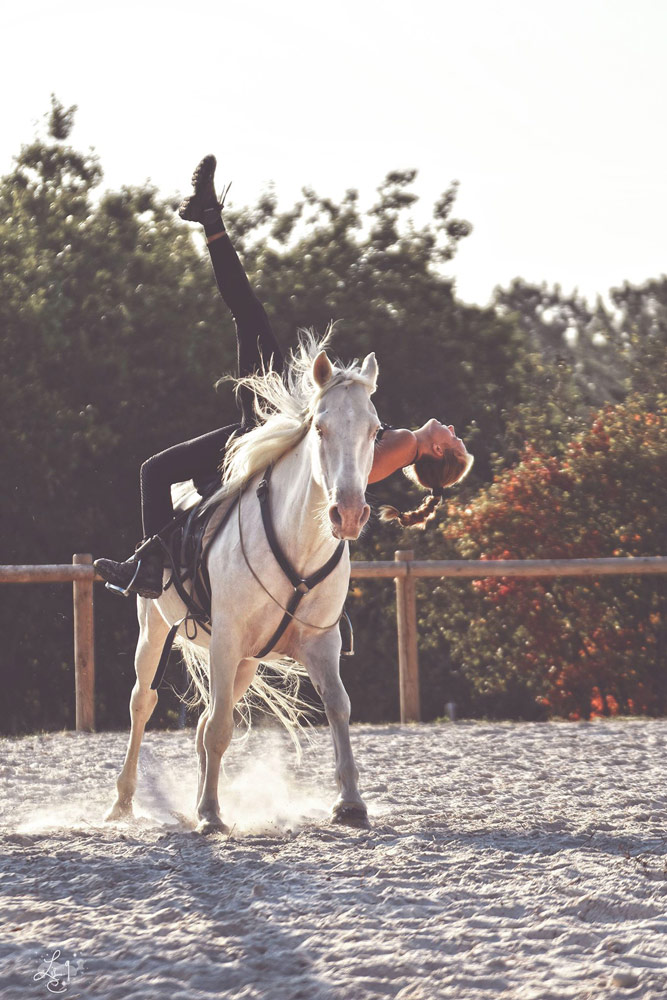 Célia, figure acrobatique cheval